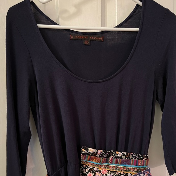 Anthropologie, 3/4 sleeve navy blue scoop neck top with attached belt, size S - Picture 4 of 6